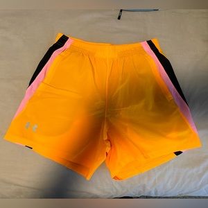 Large Under Armor 5” shorts (NEVER WORN WITH TAGS)